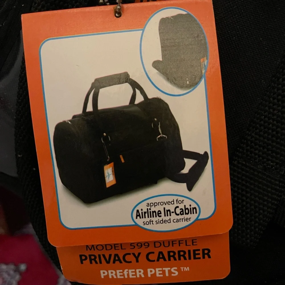 Pet carrier in black color. For small dogs or adult cats. Up to lbs 16.
